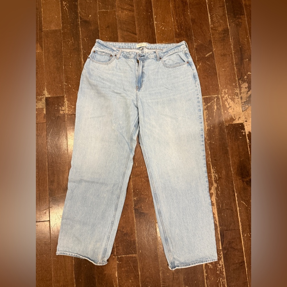 Abercrombie & Fitch Curve Love The Loose High Rise Jeans 18L